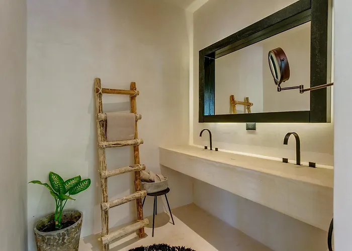 Villa Casa Tira - Your Luxury Jungle Mansion In