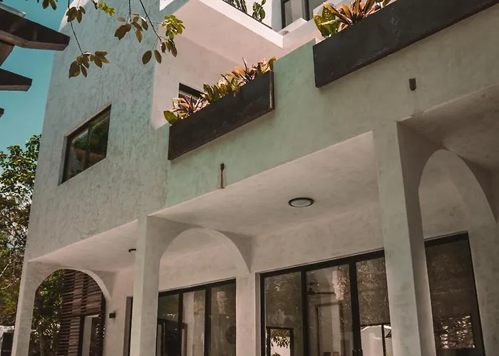 Villa Casa Tira - Your Luxury Jungle Mansion In