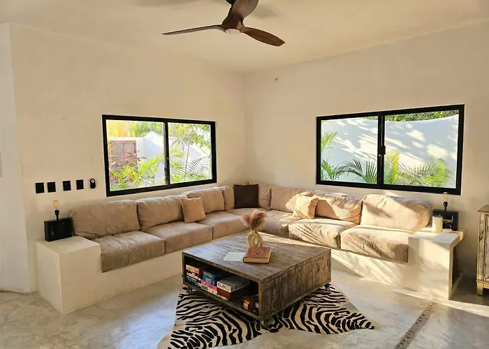 Casa Tira - Your Luxury Jungle Mansion In